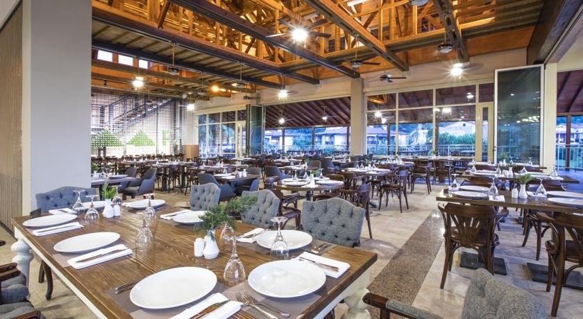 رستوران هتل آکوا فانتزی کوش آداسی