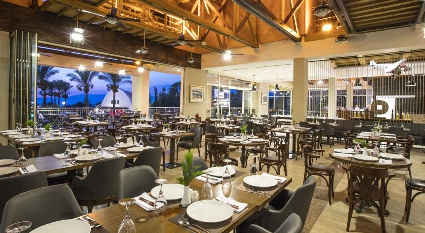 رستوران هتل آکوا فانتزی کوش آداسی