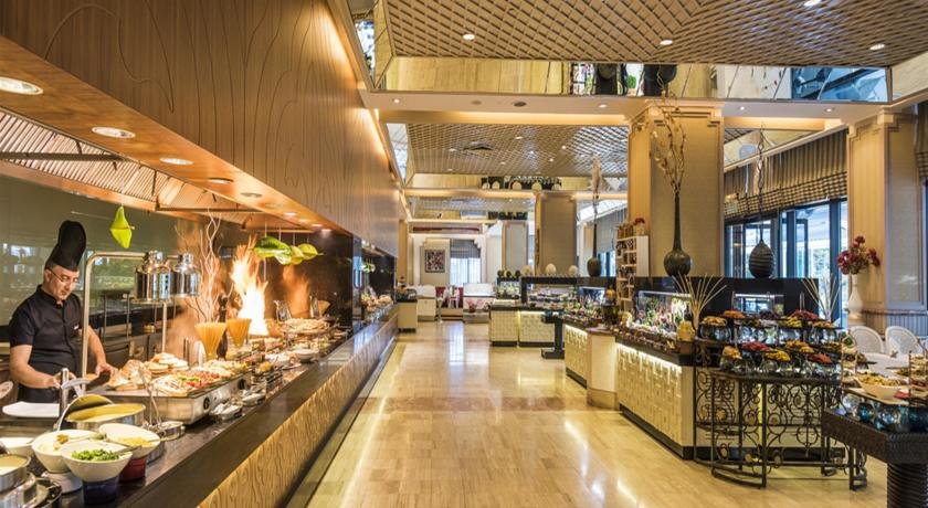 رستوران هتل ریکسوس داون تاون آنتالیا