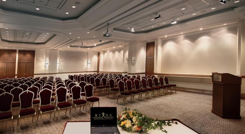 سالن کنفرانس هتل ریکسوس داون تاون آنتالیا