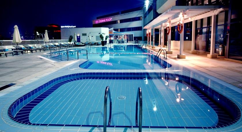 استخر هتل کرون پلازا دیره دبی