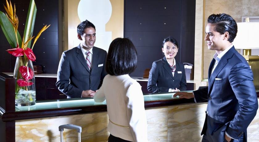 لابی هتل کرون پلازا دیره دبی