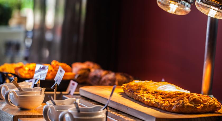 رستوران هتل امواج روتانا دبی امارات متحده ی عربی رستوران هتل امواج روتانا دبی امارات متحده ی عربی