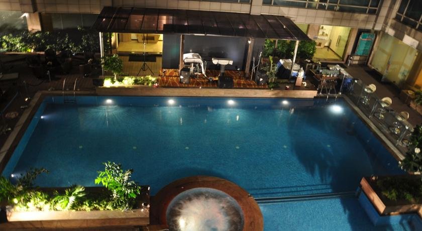 استخر هتل کانتری این دهلی استخر هتل کانتری این دهلی