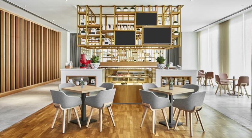 رستوران هتل هیلتون گاردن این دبی