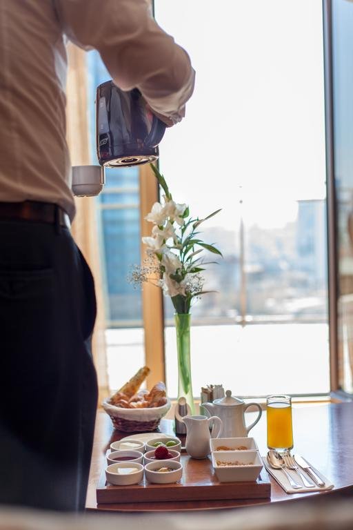 رستوران هتل هالیدی این سیسلی استانبول