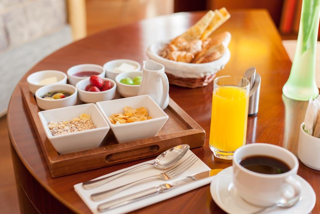 رستوران هتل هالیدی این سیسلی استانبول