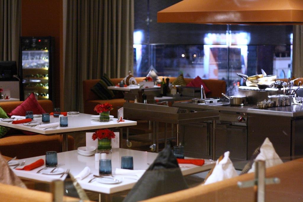 رستوران هتل پولمن بنگسار کوالالامپور رستوران هتل پولمن بنگسار کوالالامپور