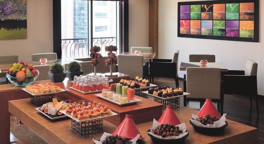 رستوران هتل آوانی دیره