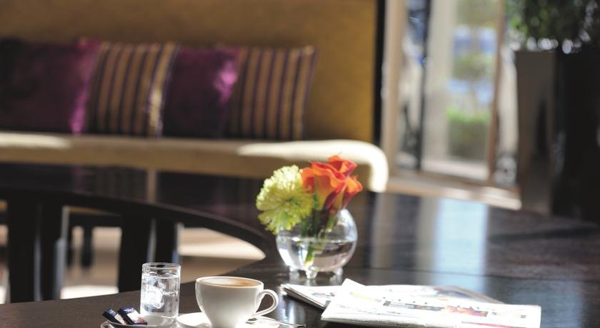 رستوران هتل آوانی دیره