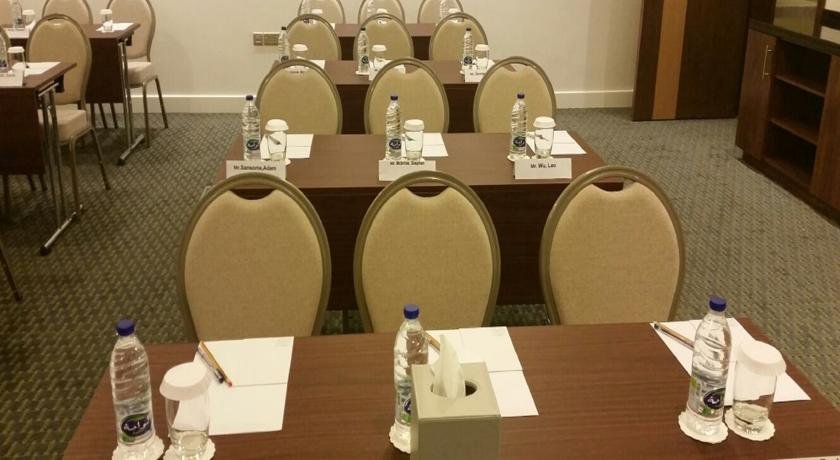 سالن کنفرانس هتل آوریس این المحنا دبی امارات متحده ی عربی