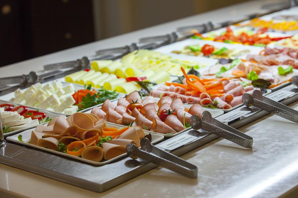 رستوران هتل آمورگوس بوتیک لارناکا