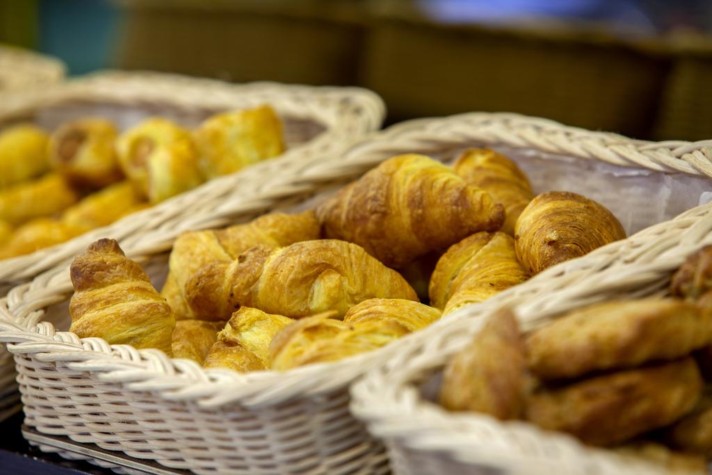 رستوران هتل آمورگوس بوتیک لارناکا