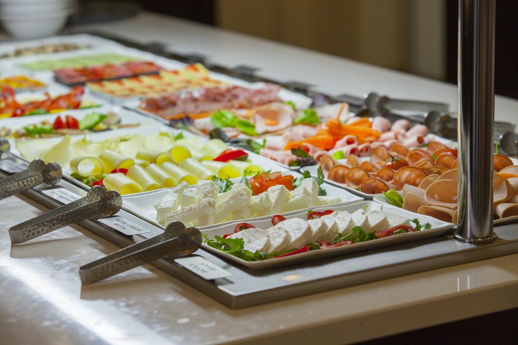 رستوران هتل آمورگوس بوتیک لارناکا