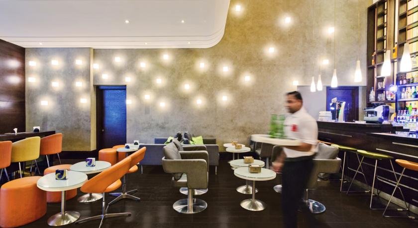 کافی شاپ هتل ایبیس الرقه دبی امارات متحده ی عربی