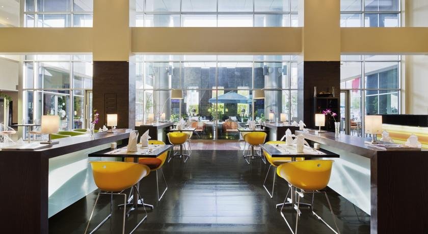 رستوران هتل ایبیس الرقه دبی امارات متحده ی عربی