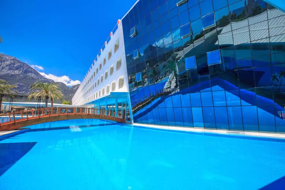 استخر هتل ترنساتلانتیک آنتالیا استخر هتل ترنساتلانتیک آنتالیا