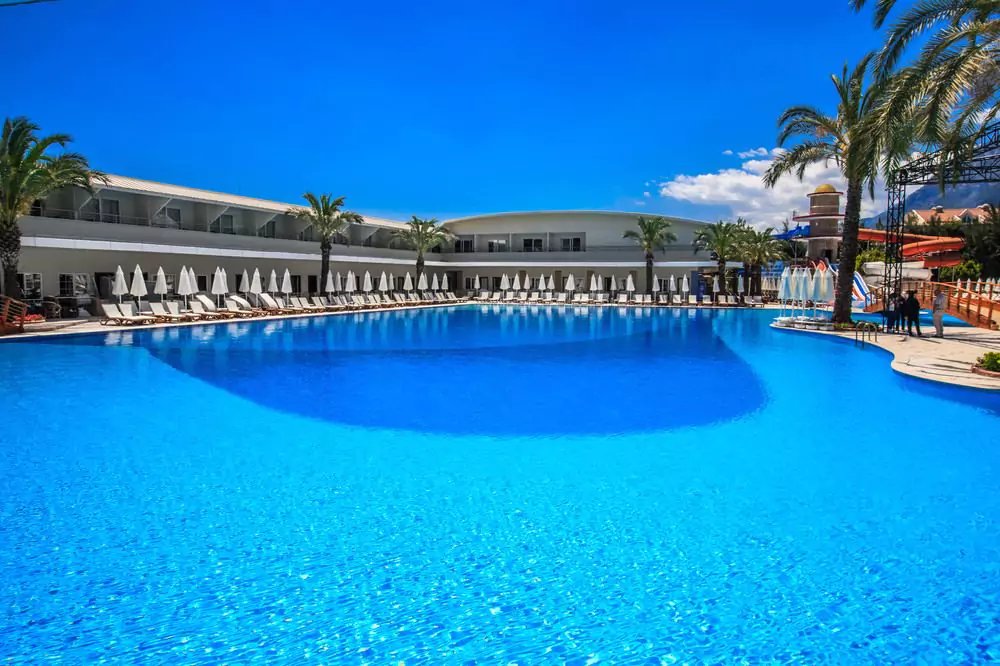 استخر هتل ترنساتلانتیک آنتالیا استخر هتل ترنساتلانتیک آنتالیا