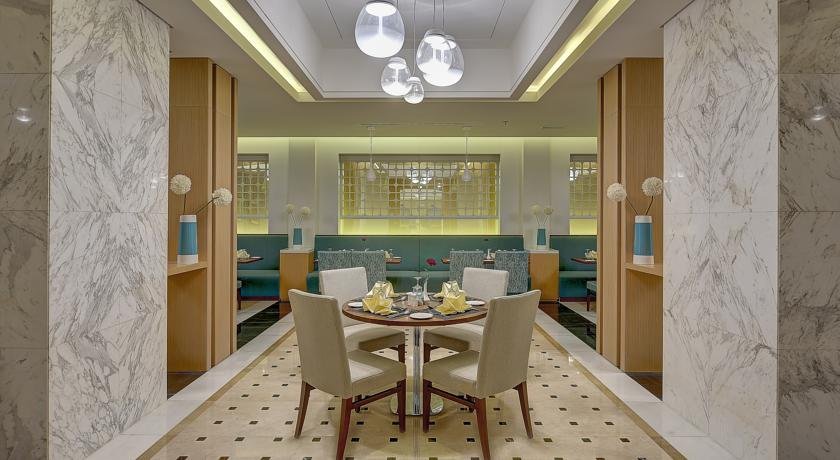 رستوران هتل رویال کنتیننتال