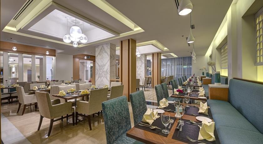رستوران هتل رویال کنتیننتال