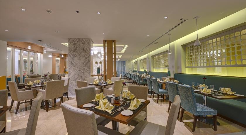 رستوران هتل رویال کنتیننتال