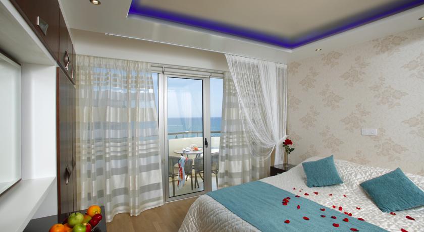 اتاق هتل لوردوس بیچ لارناکا