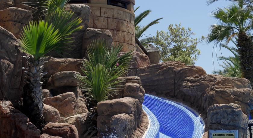 استخر هتل لوردوس بیچ لارناکا