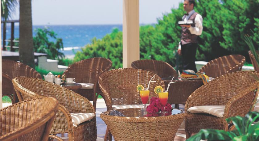 رستوران هتل لوردوس بیچ لارناکا