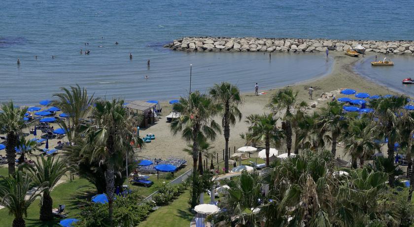 استخر هتل لوردوس بیچ لارناکا