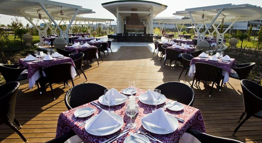 رستوران هتل هیلتون دالامان رستوران هتل هیلتون دالامان