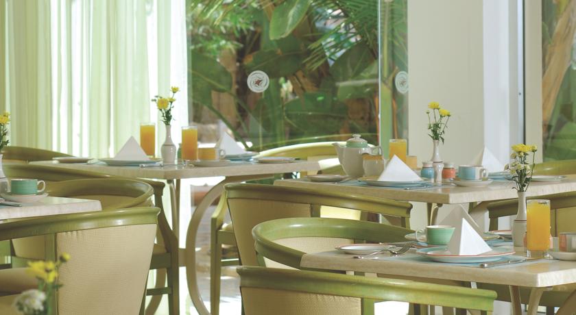 رستوران هتل لوردوس بیچ لارناکا