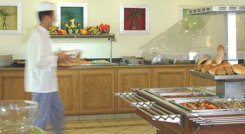 رستوران هتل لوردوس بیچ لارناکا