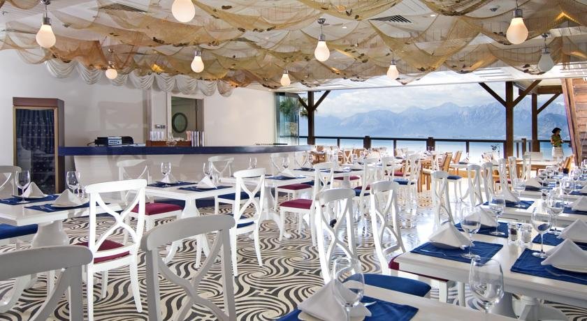 رستوران هتل رامادا پلازا آنتالیا