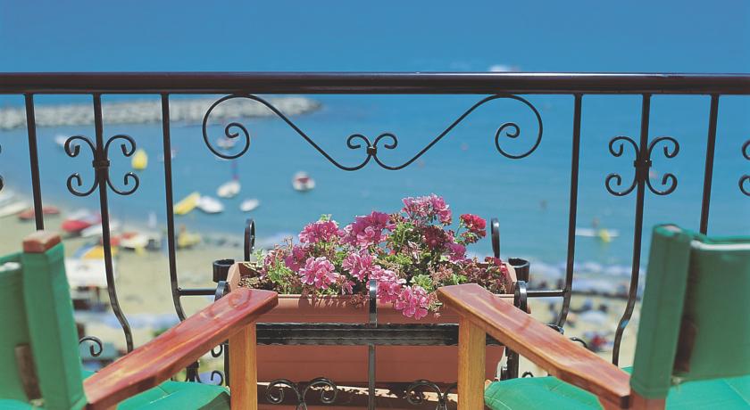 اتاق هتل لوردوس بیچ لارناکا