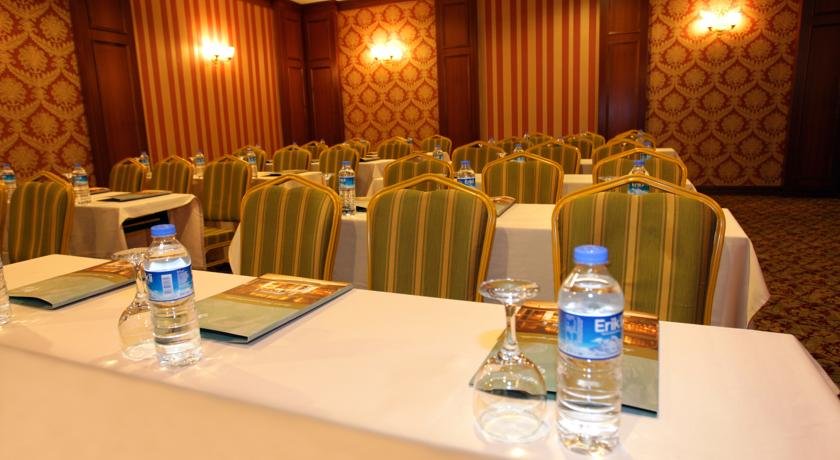 سالن کنفرانس هتل گلدن پارک استانبول
