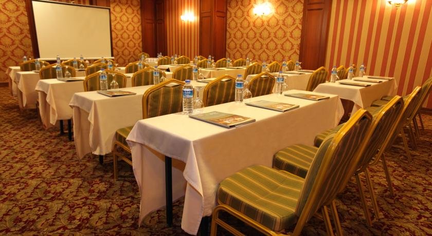 سالن کنفرانس هتل گلدن پارک استانبول