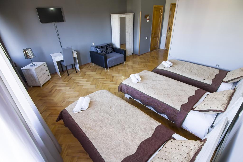 اتاق هتل توسکانو تفلیس