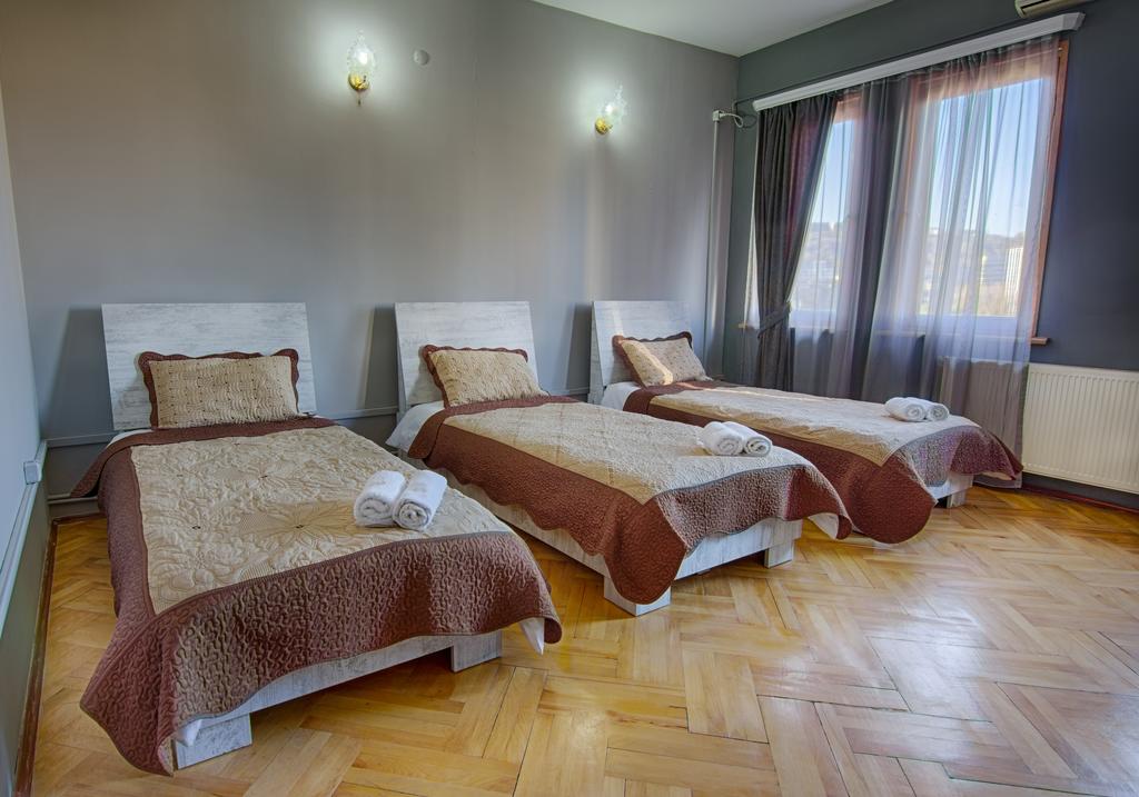 اتاق هتل توسکانو تفلیس