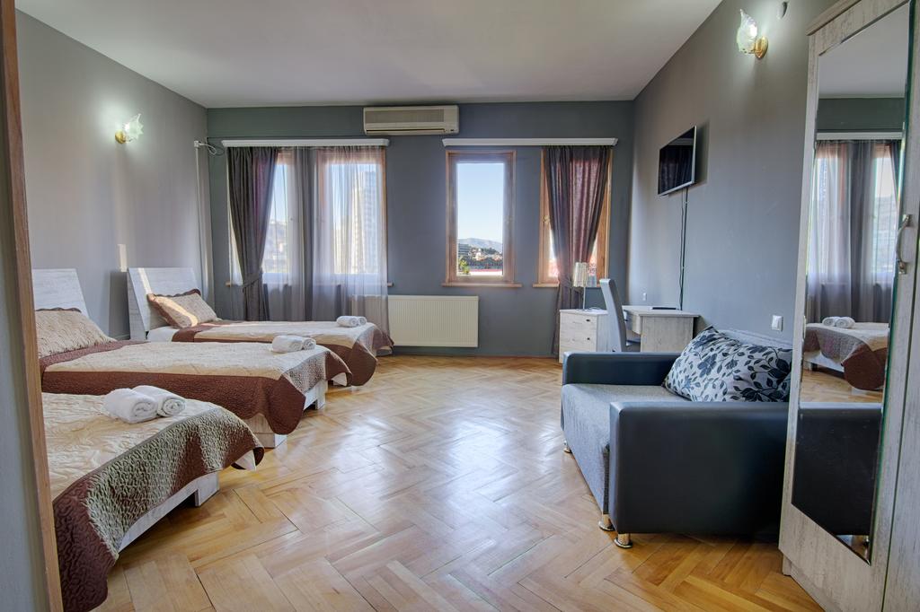 اتاق هتل توسکانو تفلیس