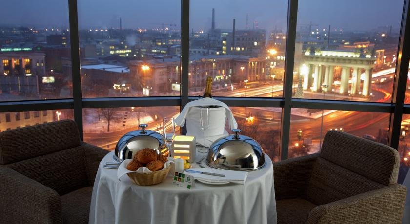 رستوران هتل هالیدی این سنت پترزبورگ