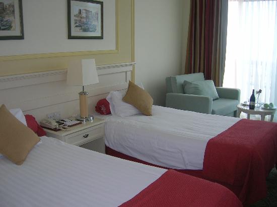 اتاق هتل مریت کریستال کاو کایرنیا