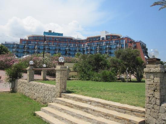 هتل مریت کریستال کاو کایرنیا