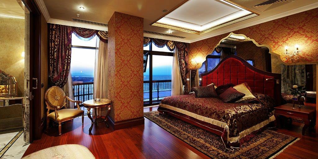 اتاق هتل مریت کریستال کاو کایرنیا