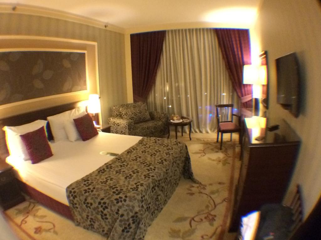 اتاق هتل مریت کریستال کاو کایرنیا