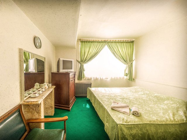 اتاق هتل رازی